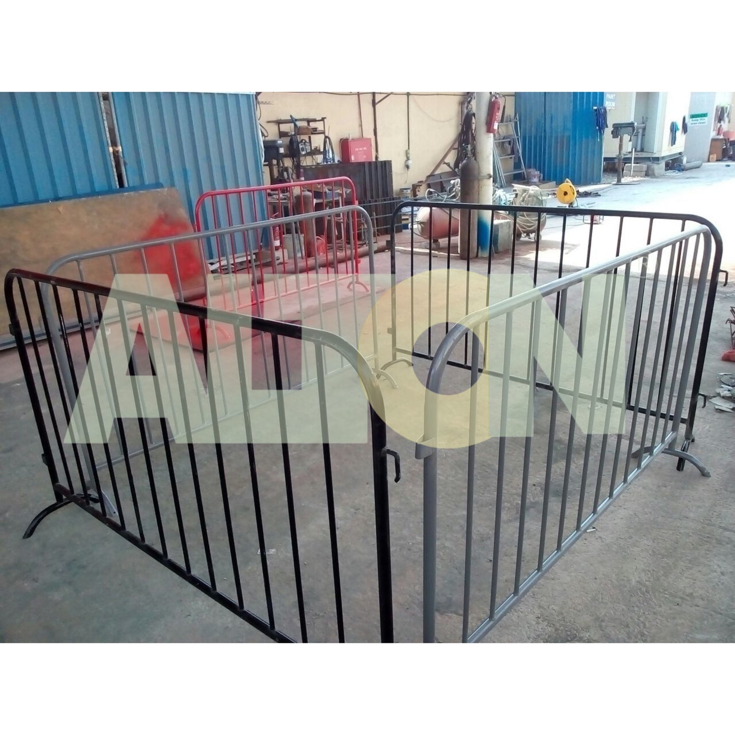 METAL BARRIER  (PER PIECE)